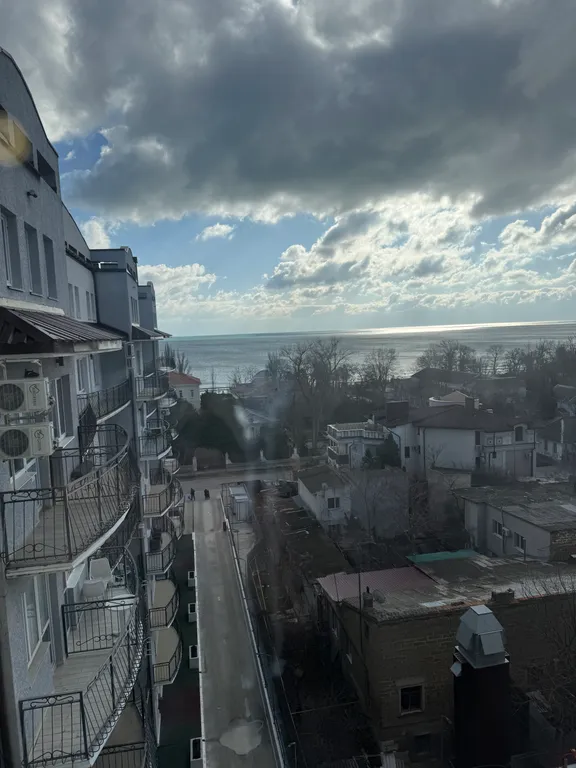 Просторная светлая квартира рядом с морем