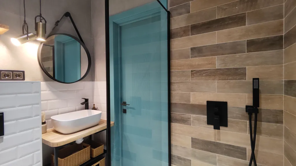 Оригинальная студия на берегу Волги