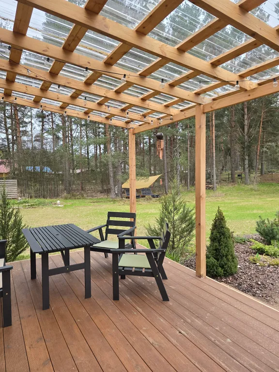 Домик в сосновом лесу