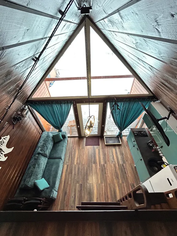 Уютный дом на берегу озера