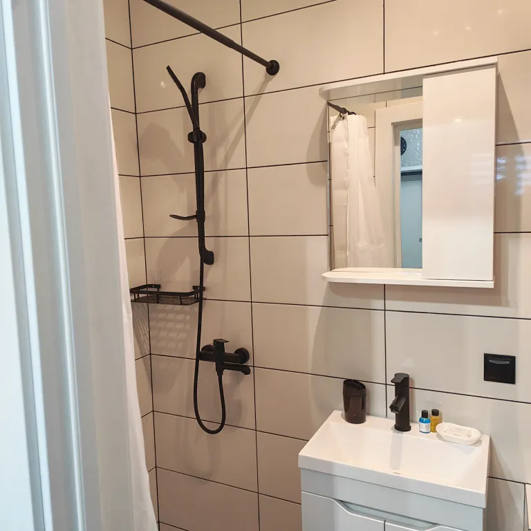 Новый таунхаус люкс на берегу озера Банное - Зависай в горах