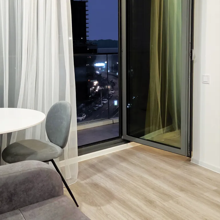 Просторная квартира в 10 метрах от моря и пляжа. Batumi View