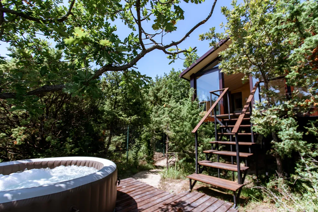 Коттедж Люкс с видом на море, джакузи или купелью — аренда посуточно в Архипо-Осиповка