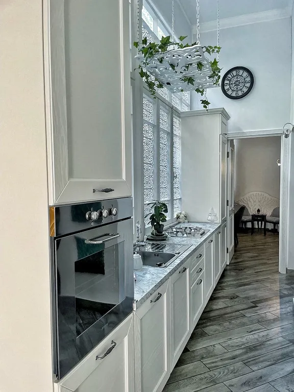 Уникальный апартамент в старинном особняке Anna Stevar