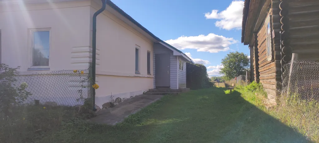 Часть дома в деревне на озере Селигер