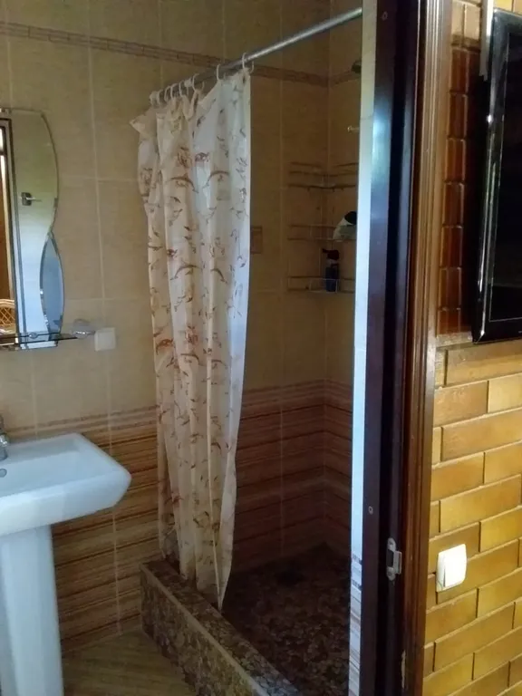 Коттедж Дом для семьи в тихом районе — Ялта