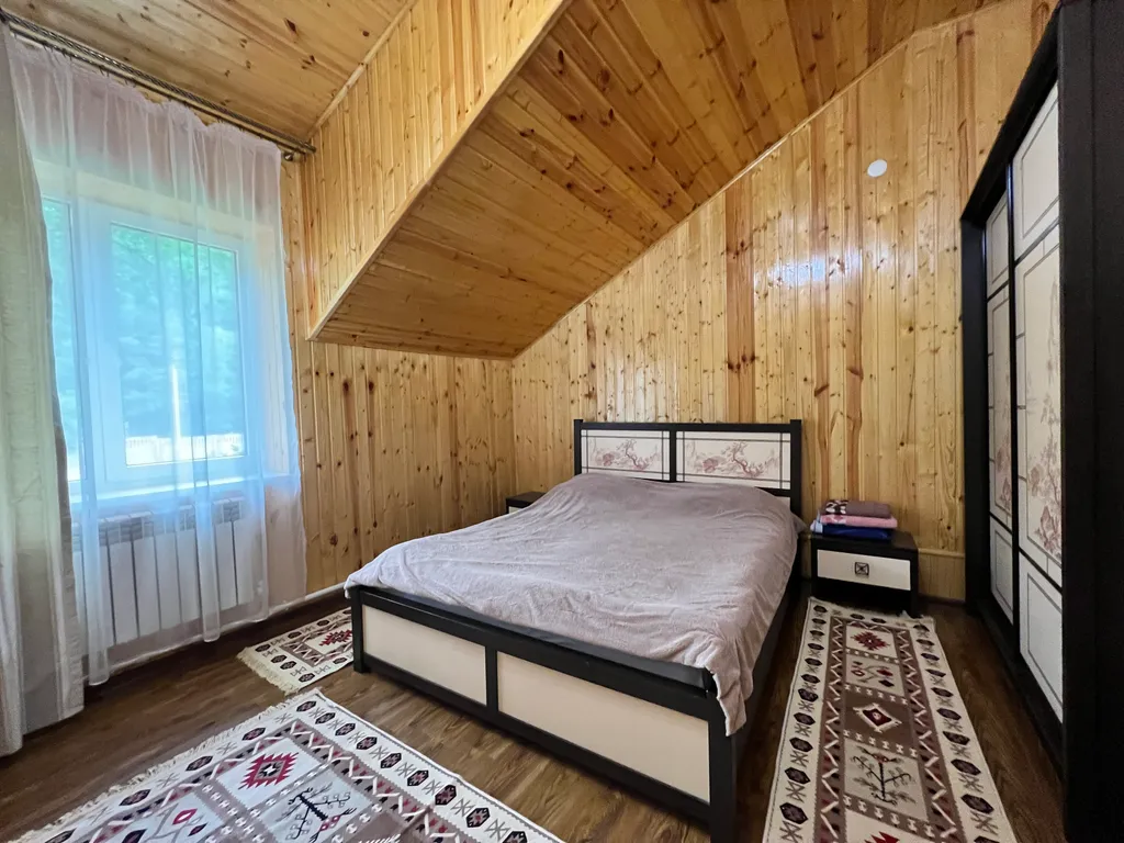 Большой дом у реки в горах с баней и чаном