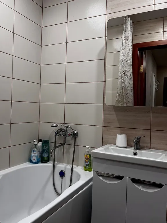 2-комнатная квартира с евроремонтом возле ГЛЦ Мраткино