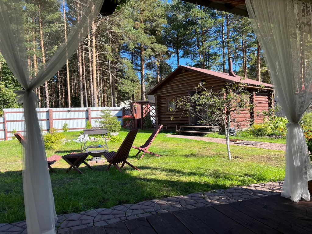 Коттедж Гостевой домик в Сосновом бору — Деревянное