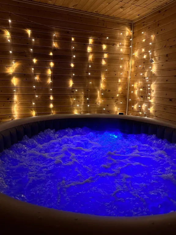 Коттедж Уединенный теплый дом без соседей с сауной, джакузи и бассейном — Луховицы