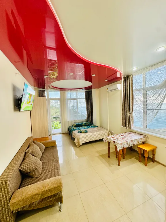 Солнечная квартира с видом на море