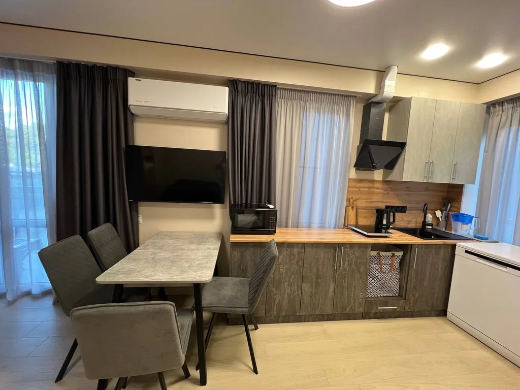 Квартира в доме с бассейном