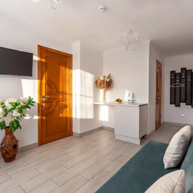 8-комнатный Дом