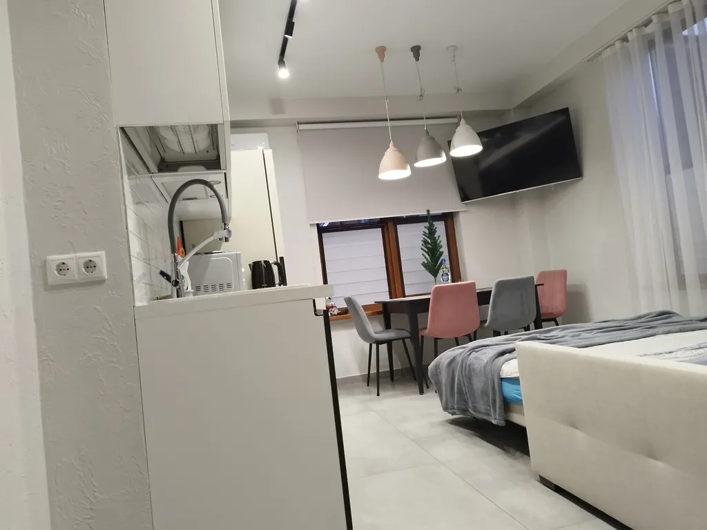 Квартира с отдельной спальней в центре