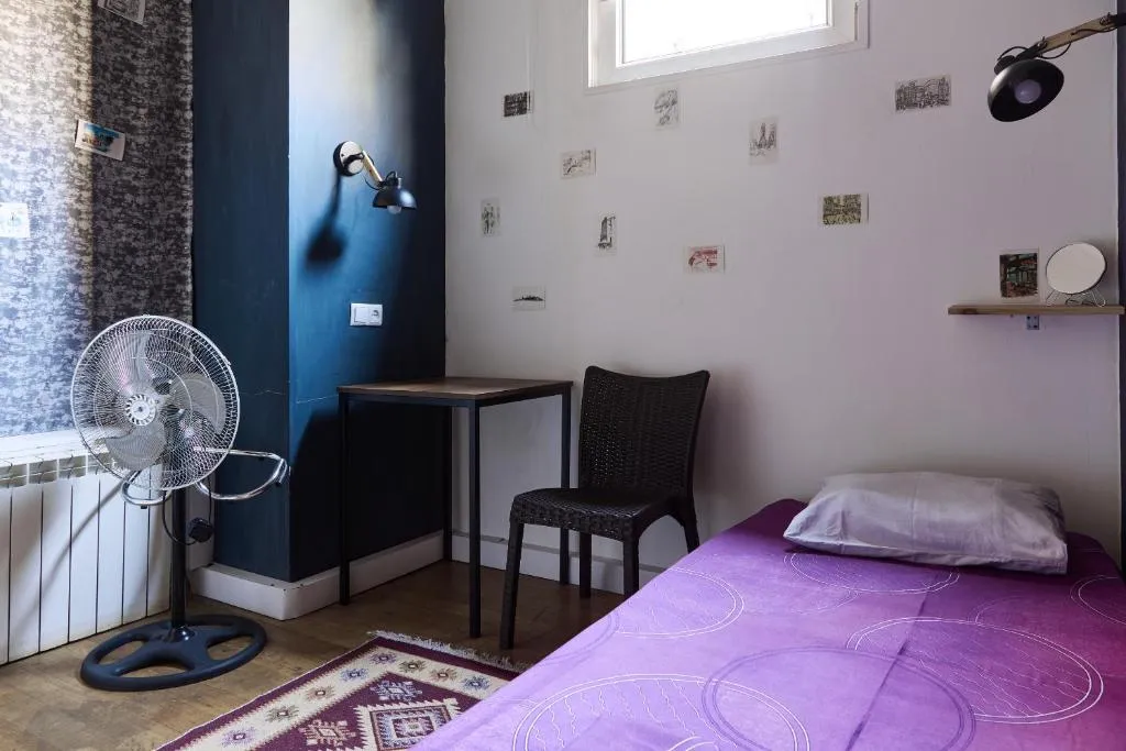 Квартира Двухместный номер с общей ванной комнатой — аренда посуточно в Тбилиси