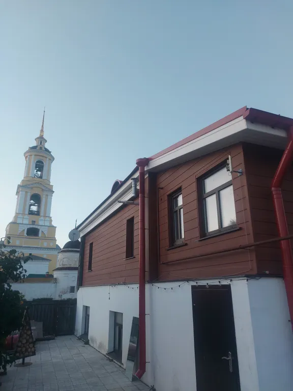 Часть дома в центре города с видом на достопримечательность