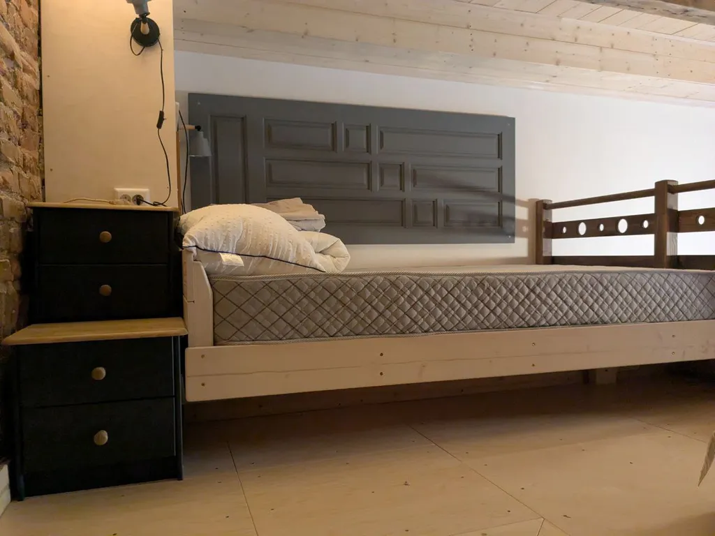 Уютная двухуровневая квартира-студия в доме XIX века