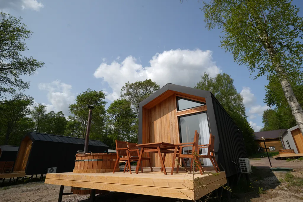 Коттедж Четырёхместный барнхаус на берегу озера — Плодовое