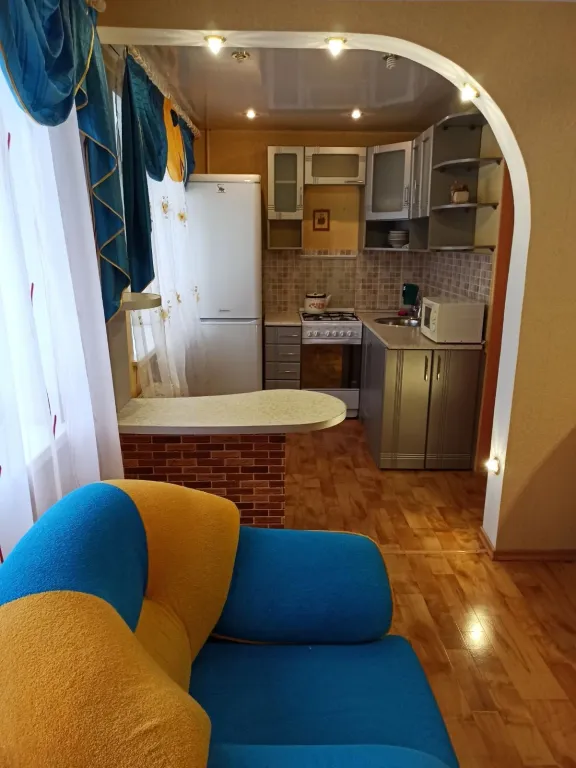 Чистая светлая ухоженная квартира — аренда посуточно в Губаха