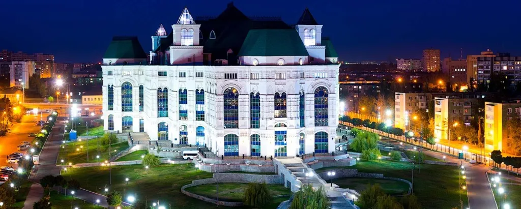 Видовая квартира с панорамой на дивный музыкальный театр — аренда посуточно в Астрахань