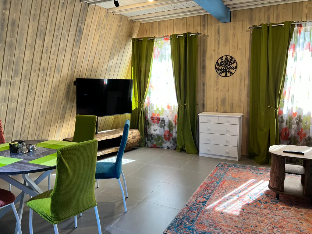 Уютный A-Frame в лесном массиве на берегу реки