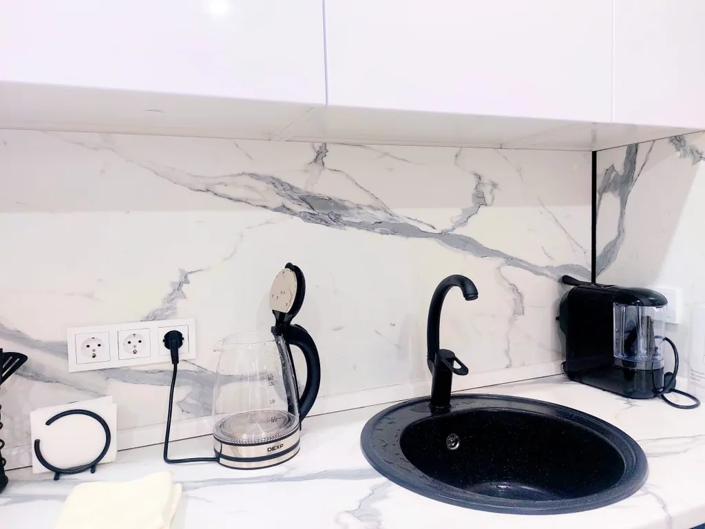 Светлая студия близко к центру