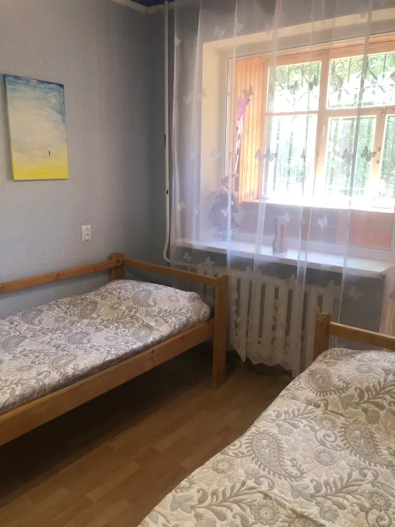 Уютная комната в 4х комнатной квартире с балконом рядом парком отдыха