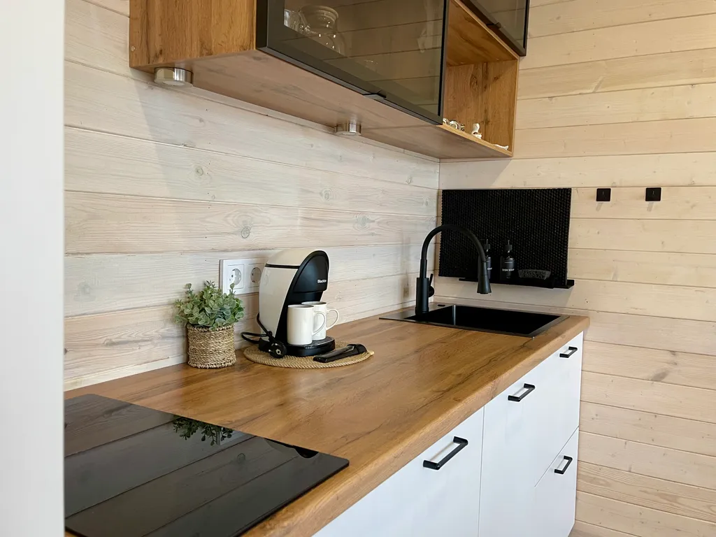 Уютный светлый дом с панорамным остеклением и банным чаном