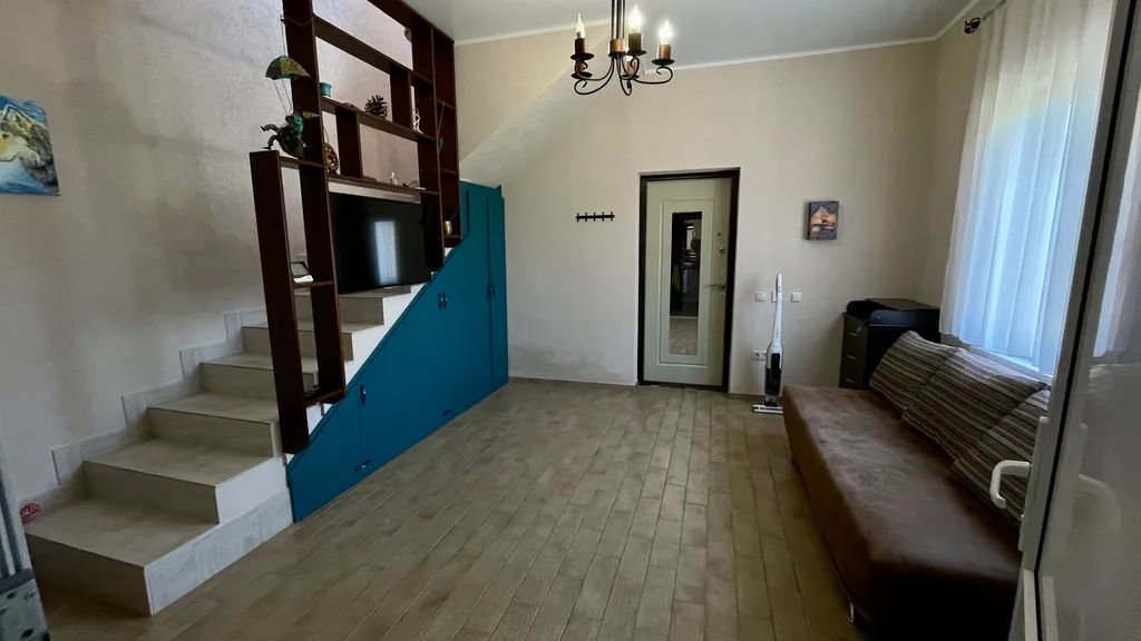 Дом у моря с видом на горы