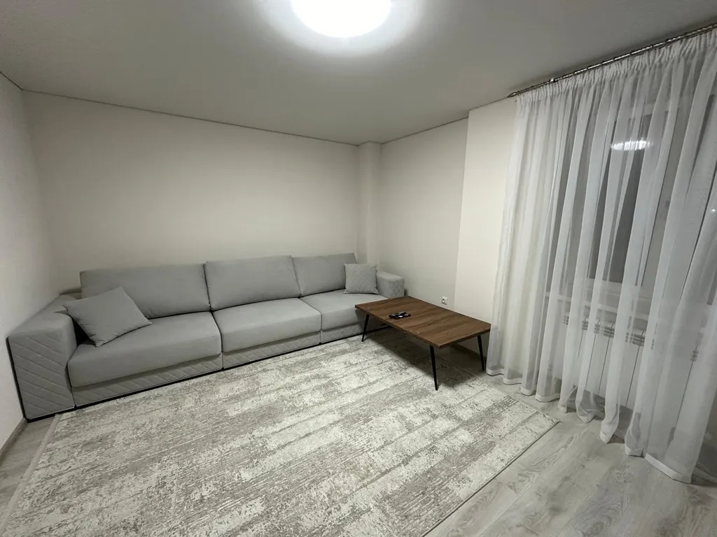 Просторная 3-комнатная квартира в тихом районе Горный