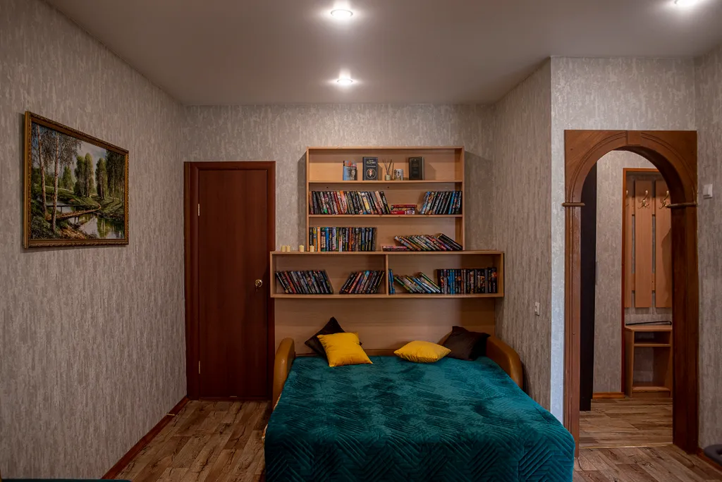 Центрее не бывает! Сразу за памятником ленина в стиле есенинская русь