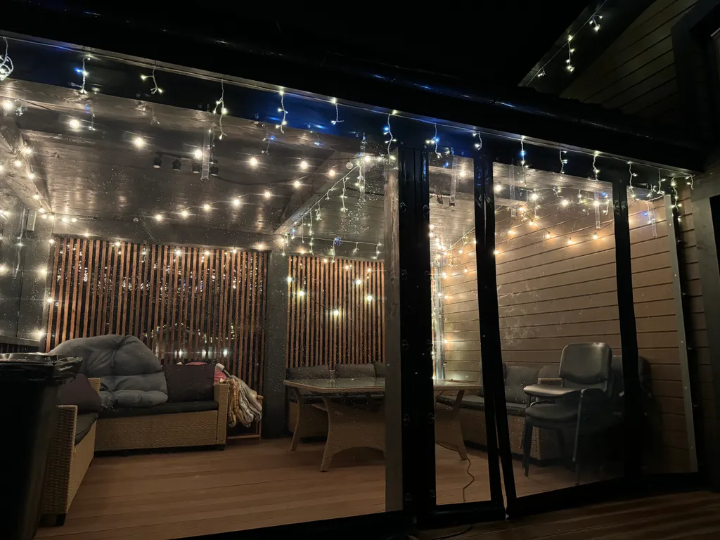 Загородный дом на берегу реки со своим пляжем