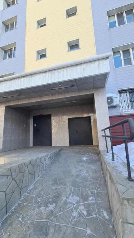 Рядом с авто и жд вокзалом