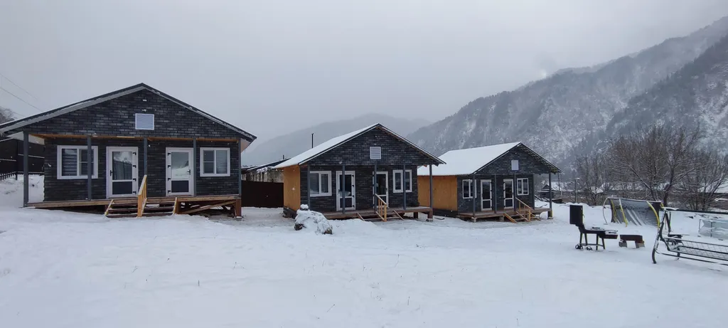 Домик с видом на горы 1