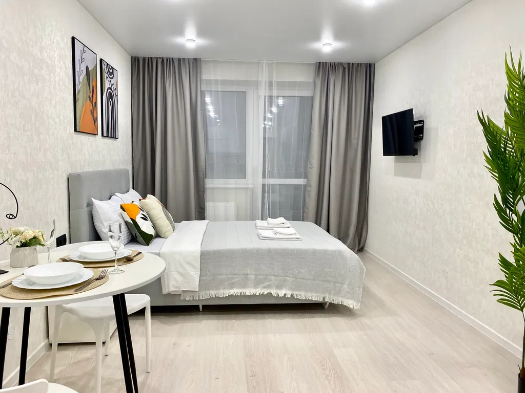 Прекрасная студия с видом на пруд