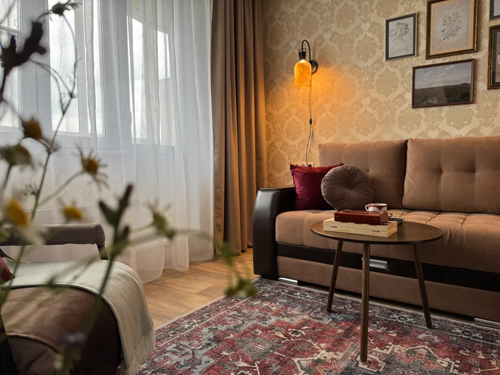 Семейная ретро квартира с видом на лес