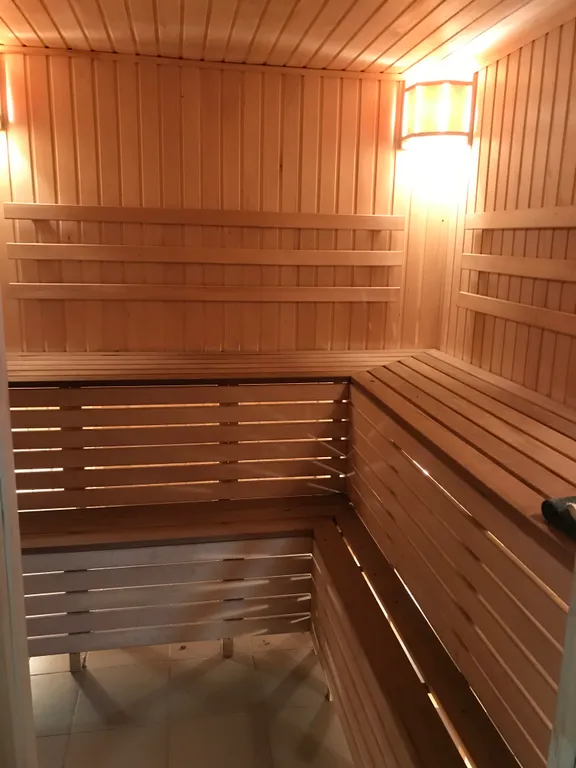 Дом с бассейном рядом с Волгой