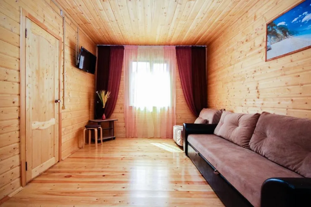 Двухэтажный дом из сруба