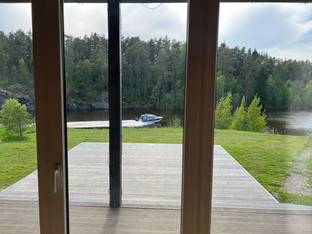 Дом на берегу Ладоги