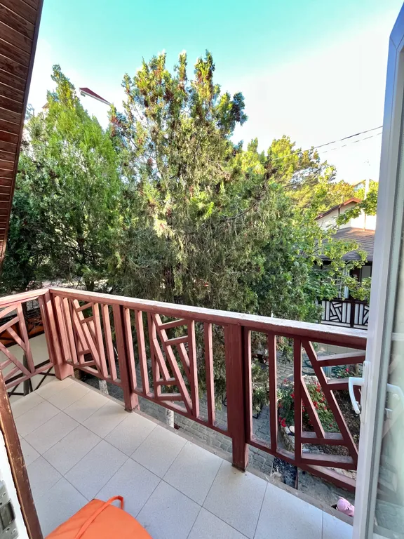 Студия с видом на море и часовню