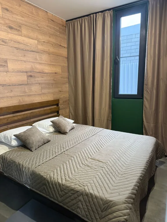 Баня, бассейн с подогревом и дом с видом на горы