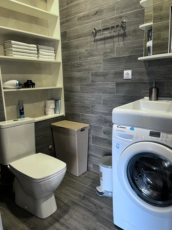 Красивый дом с видом на горы и реку