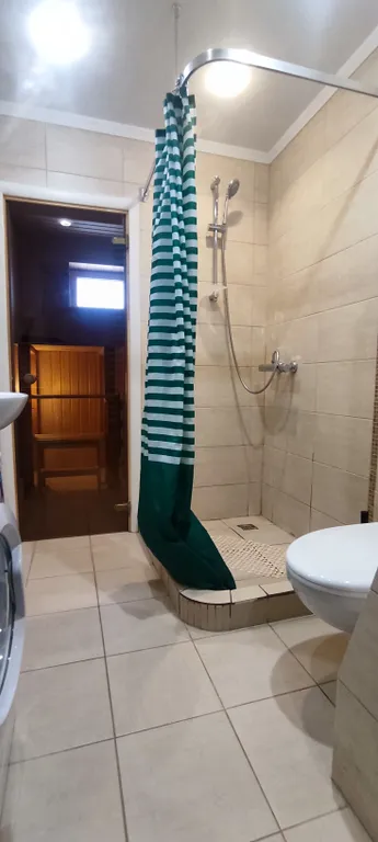 Уютный коттедж у озера с сауной