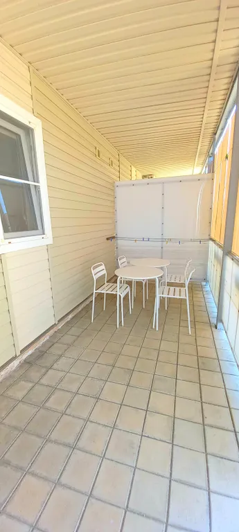 Спальня, кухня с диваном, веранда