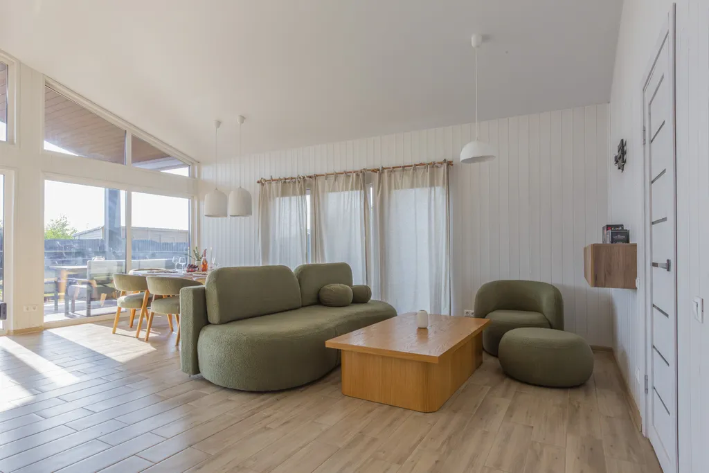 Уютный загородный коттедж с видом на лес