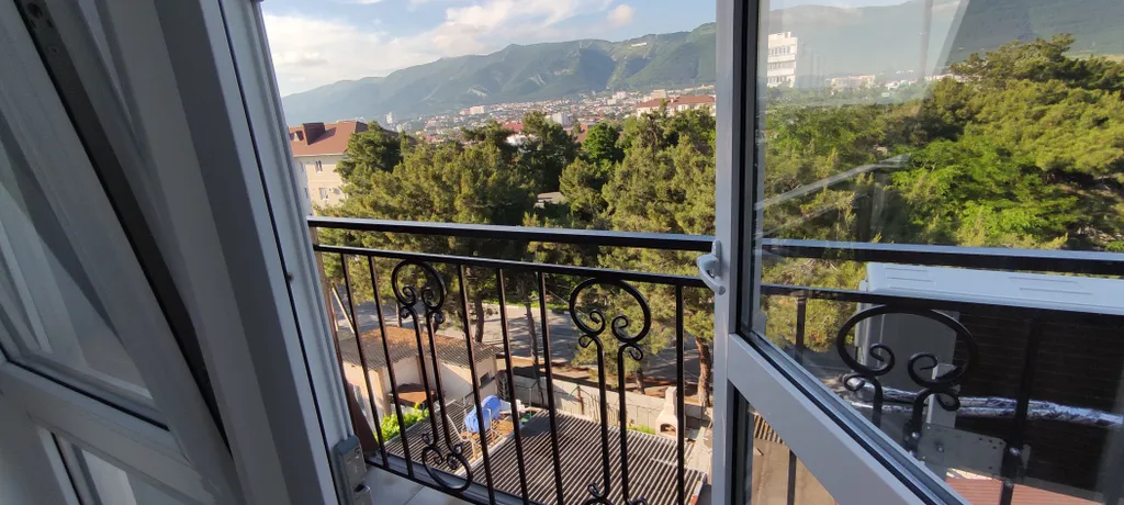 Квартира Квартира-евродвушка в центре с отдельной кухней и с видом на море и горы — Геленджик