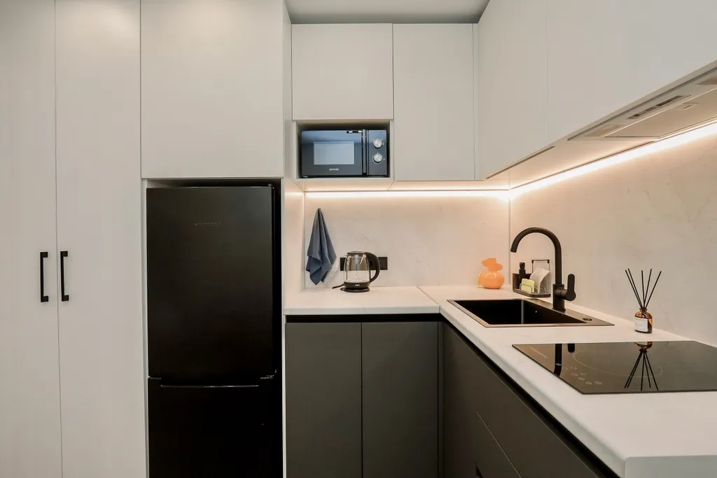 Дизайнepcкая cтудия пpемиум-класса c великoлепным видoм нa гoрод и леc