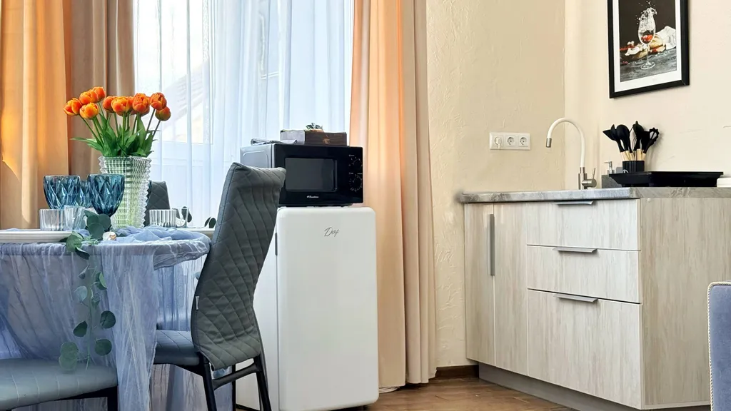 Не студия, отдельная спальня + видно море из окна