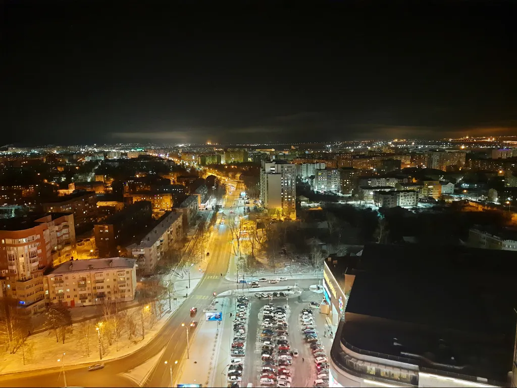 Парящие в небе - видовая квартира на самом высоком этаже в городе