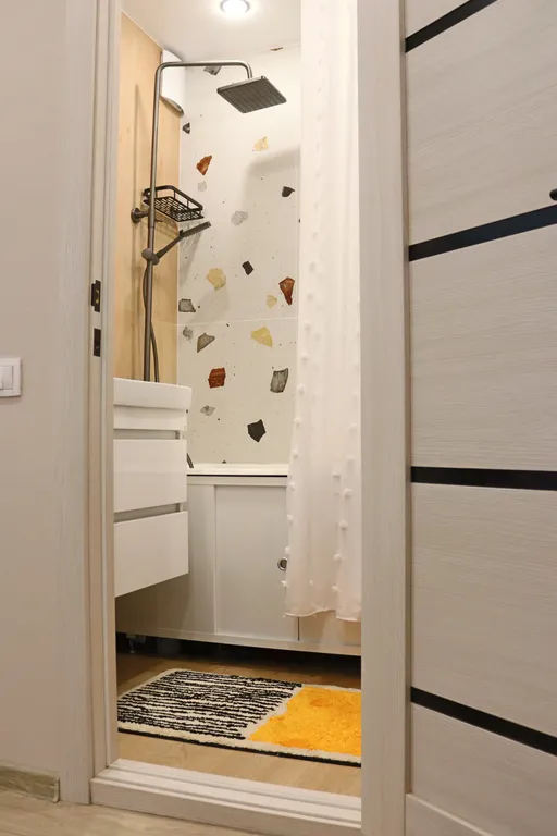 Уютная трехкомнатная квартира с дизайнерским ремонтом